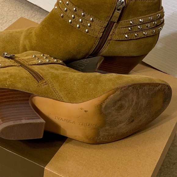 Booties suede camel color studded ankle high sz 7.5 - Picture 7 of 8